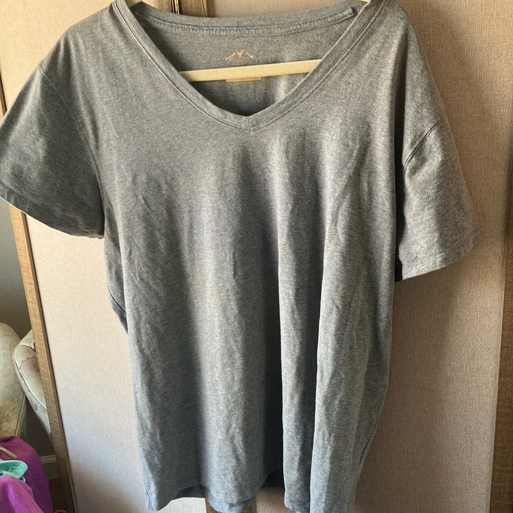FINAL MARKDOWN Gray V-Neck blue mountain Women's Top 2x